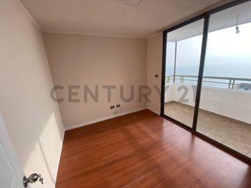 Se vende hermoso y amplio departamento  sector sur vista al mar