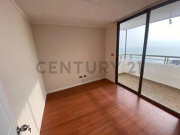 Se vende hermoso y amplio departamento  sector sur vista al mar
