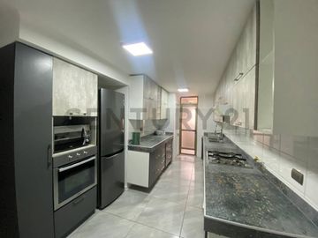 Se vende hermoso y amplio departamento  sector sur vista al mar