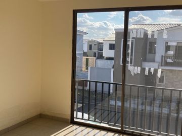 Venta de hermosa Casa para estrenar en Urbanización Mallorca Village, con Jacuzz (J Luna)