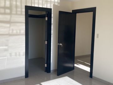 Venta de hermosa Casa para estrenar en Urbanización Mallorca Village, con Jacuzz (J Luna)