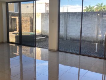 Venta de hermosa Casa para estrenar en Urbanización Mallorca Village, con Jacuzz (J Luna)
