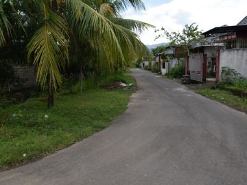House in residential complex sandik Gunung Sari