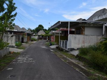 House in residential complex sandik Gunung Sari