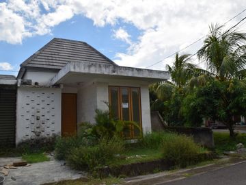 House in residential complex sandik Gunung Sari