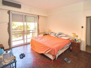 Av. De los Incas al 3800, Casa 280 m2 cubiertos sobre lote 199 m2 Refaccionada, faltan detalles