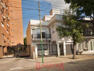 Av. De los Incas al 3800, Casa 280 m2 cubiertos sobre lote 199 m2 Refaccionada, faltan detalles