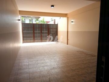 PH1021 Townhouse for Sale in Kamias at 15.2M