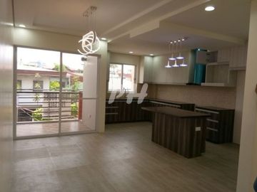 PH1021 Townhouse for Sale in Kamias at 15.2M
