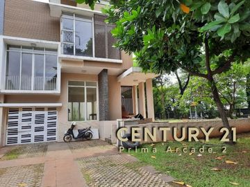 Rumah Hook 2 Lantai di Kebayoran Bintaro, 2743