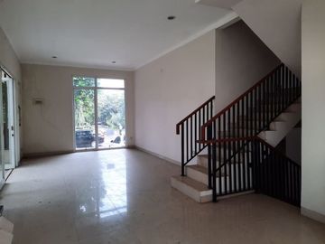 Rumah Hook 2 Lantai di Kebayoran Bintaro, 2743