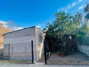 Venta de hermoso PH tipo casa en Jauregui Lujan