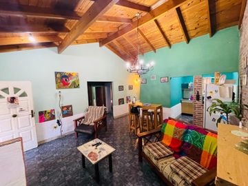 Venta de hermoso PH tipo casa en Jauregui Lujan