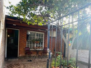 Venta de hermoso PH tipo casa en Jauregui Lujan