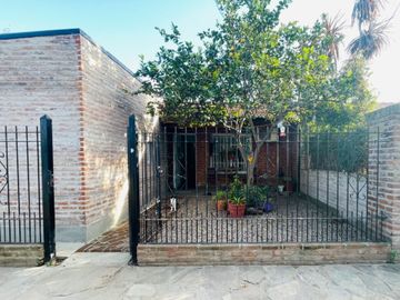 Venta de hermoso PH tipo casa en Jauregui Lujan