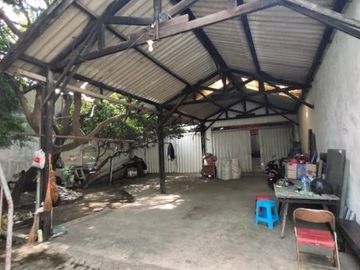 Rumah dan Gudang di Raya Kenjeran, Strategis, Hadap Selatan