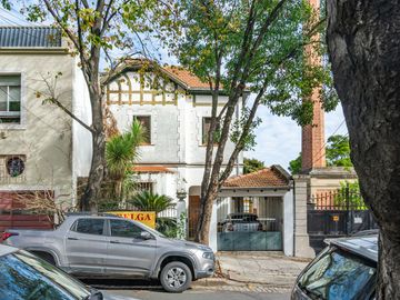 CASA  de 1930 -  VENTA - 5 AMB - COCHERA - JARDÍN - COGHLAN