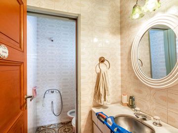 CASA  de 1930 -  VENTA - 5 AMB - COCHERA - JARDÍN - COGHLAN