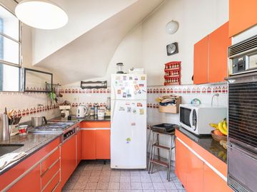 CASA  de 1930 -  VENTA - 5 AMB - COCHERA - JARDÍN - COGHLAN