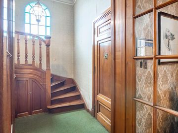 CASA  de 1930 -  VENTA - 5 AMB - COCHERA - JARDÍN - COGHLAN