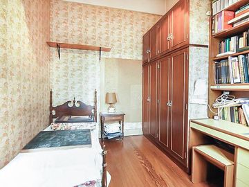 CASA  de 1930 -  VENTA - 5 AMB - COCHERA - JARDÍN - COGHLAN