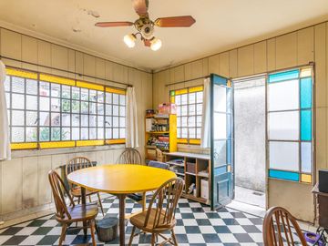 CASA  de 1930 -  VENTA - 5 AMB - COCHERA - JARDÍN - COGHLAN