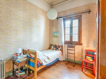 CASA  de 1930 -  VENTA - 5 AMB - COCHERA - JARDÍN - COGHLAN