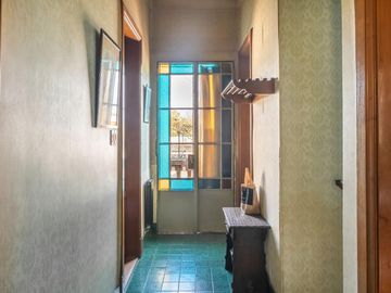 CASA  de 1930 -  VENTA - 5 AMB - COCHERA - JARDÍN - COGHLAN