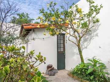 CASA  de 1930 -  VENTA - 5 AMB - COCHERA - JARDÍN - COGHLAN