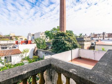 CASA  de 1930 -  VENTA - 5 AMB - COCHERA - JARDÍN - COGHLAN
