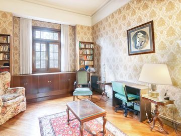 CASA  de 1930 -  VENTA - 5 AMB - COCHERA - JARDÍN - COGHLAN