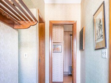 CASA  de 1930 -  VENTA - 5 AMB - COCHERA - JARDÍN - COGHLAN