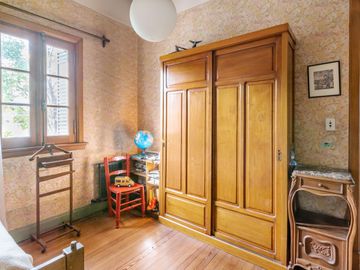 CASA  de 1930 -  VENTA - 5 AMB - COCHERA - JARDÍN - COGHLAN