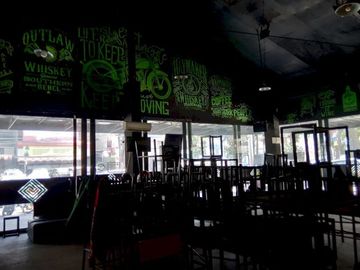 Ruko pinggir jalan utama Pasirkaliki Bandung dekat istana plaza