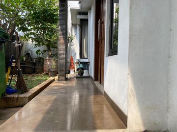 Dijual Cepat Rumah 3 Lantai Lokasi Strtegis siap Huni Di Tebet Timur Jakarta Selatan