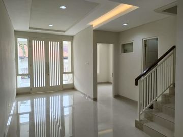 Rumah Baru Gress Manyar Tirtoasri Siap Huni