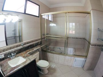 C093 - Venta Casa Mansión en Samborondón Primeros Kms - 4 dormitorios