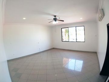 C093 - Venta Casa Mansión en Samborondón Primeros Kms - 4 dormitorios