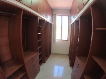 C093 - Venta Casa Mansión en Samborondón Primeros Kms - 4 dormitorios