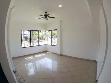 C093 - Venta Casa Mansión en Samborondón Primeros Kms - 4 dormitorios