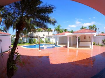C093 - Venta Casa Mansión en Samborondón Primeros Kms - 4 dormitorios