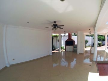 C093 - Venta Casa Mansión en Samborondón Primeros Kms - 4 dormitorios
