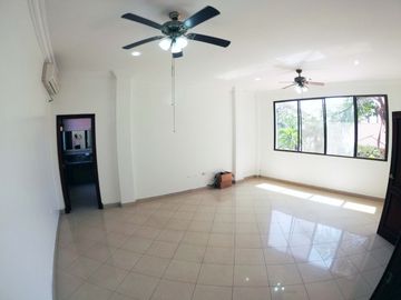 C093 - Venta Casa Mansión en Samborondón Primeros Kms - 4 dormitorios