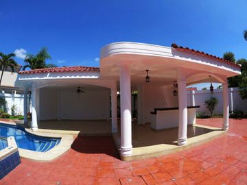 C093 - Venta Casa Mansión en Samborondón Primeros Kms - 4 dormitorios