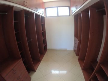 C093 - Venta Casa Mansión en Samborondón Primeros Kms - 4 dormitorios