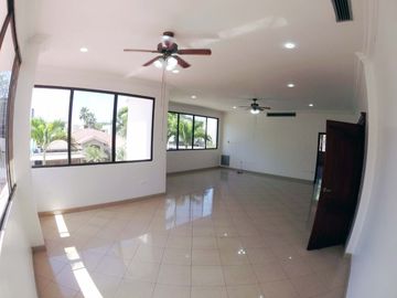 C093 - Venta Casa Mansión en Samborondón Primeros Kms - 4 dormitorios