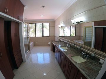 C093 - Venta Casa Mansión en Samborondón Primeros Kms - 4 dormitorios