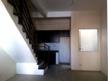 PH744 Townhouse for sale Near Mindanao Ave. Quezon City At 3