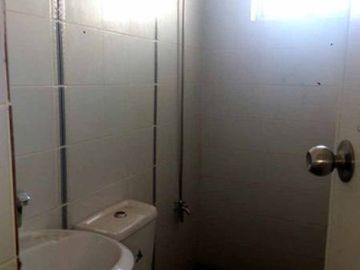 PH744 Townhouse for sale Near Mindanao Ave. Quezon City At 3