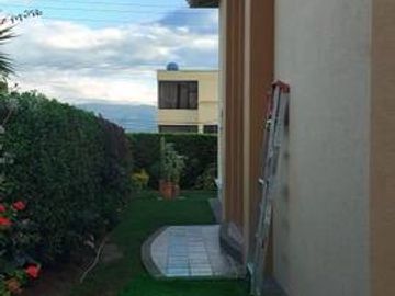 Venta casa 3 dormitorios, amplio jardín, Urbanización Exclusiva, Miravalle